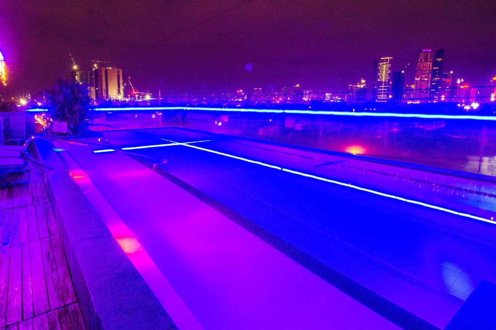 Jade Hotel and Suites