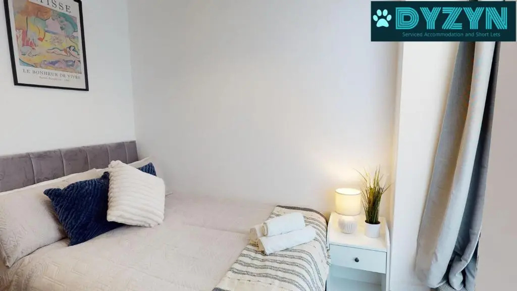 Taff Towers - Deluxe 2 Bed Cardiff City Center Apartment - Street Parking - By DYZYN