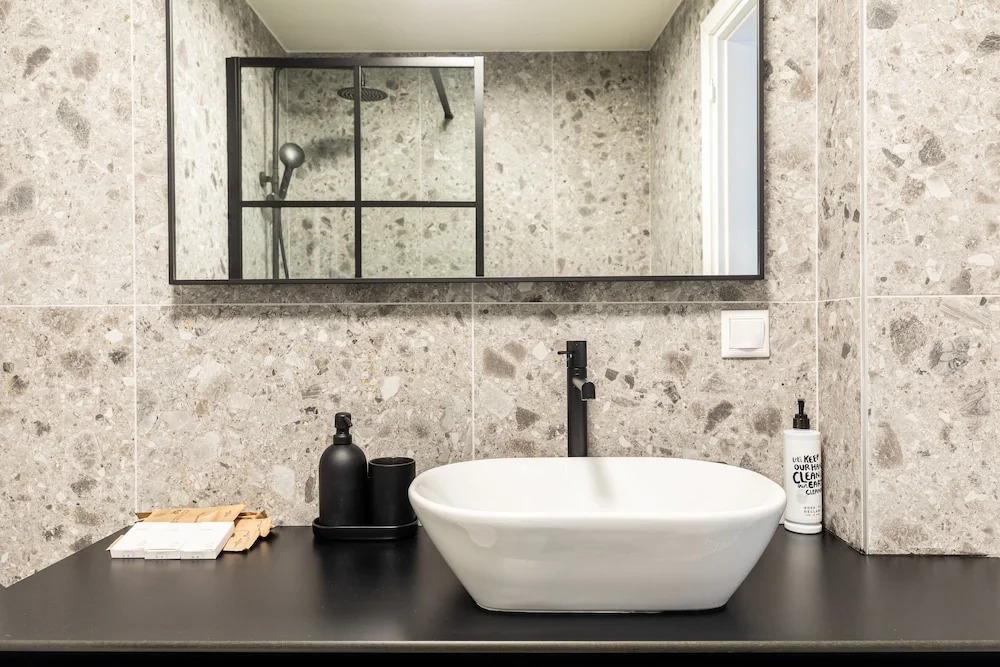 Vista by halu' Spacious City Centre Home