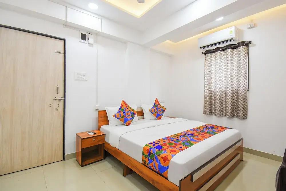 FabHotel Keshava Executive - Nr Mahadji Shinde Chhatri
