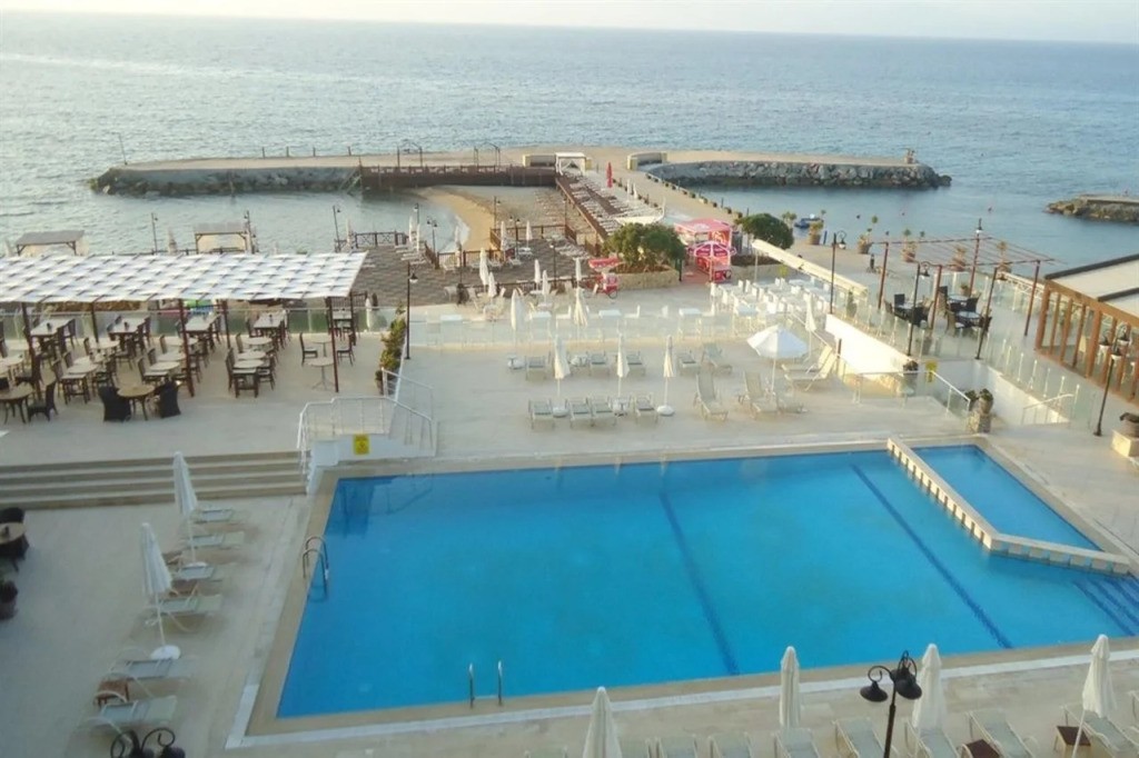 Ada Beach Hotel