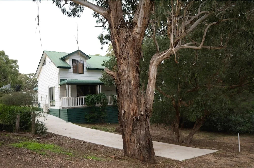Cliff House Cottage - Modern Metung Retreat