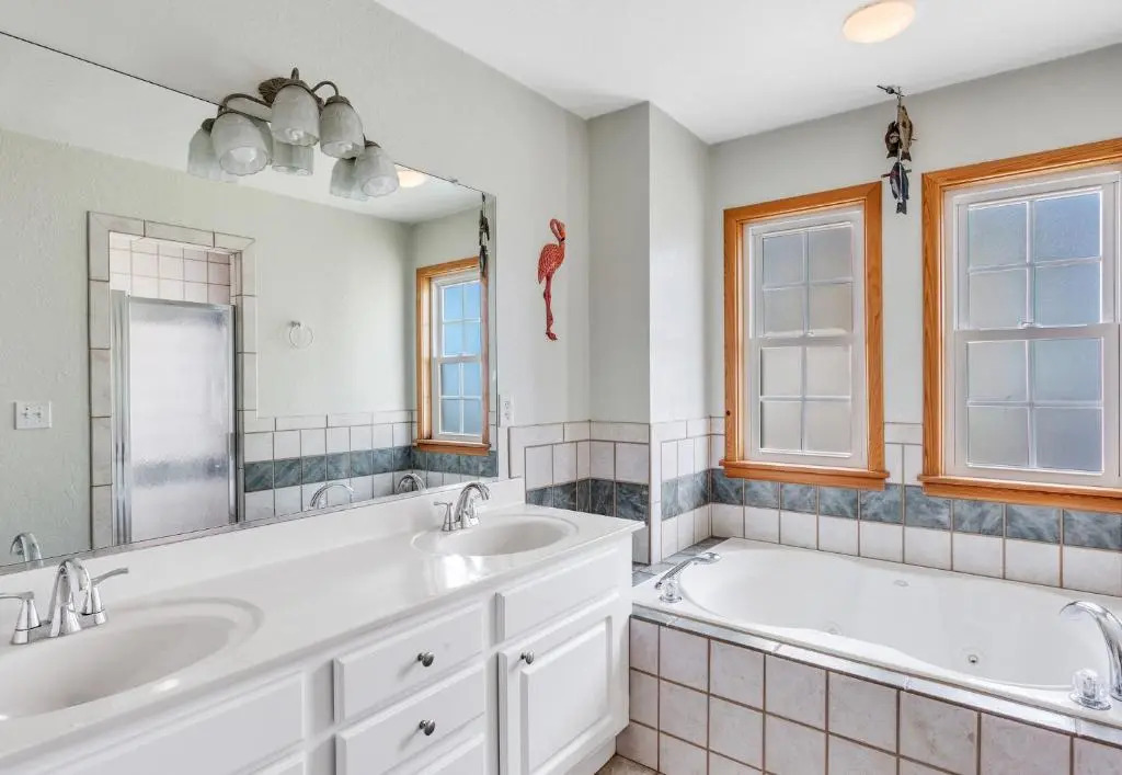 6175 - Longview Cottage