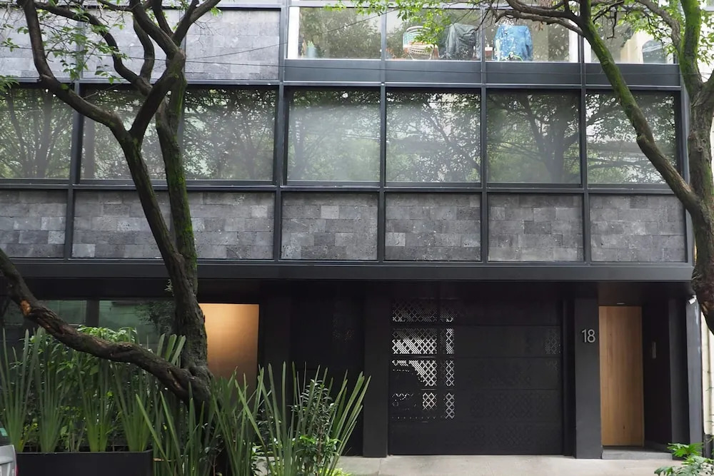 THE LOCAL WAY, CONDESA. Laredo 18