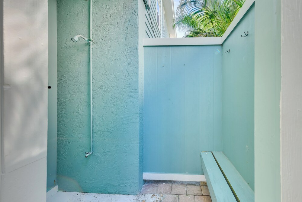 Steps to Ocean & Bay: Bradenton Beach Townhome!
