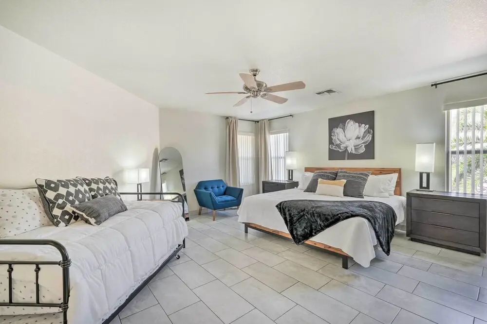 2 Mi to State Farm Stadium! Family-friendly Home