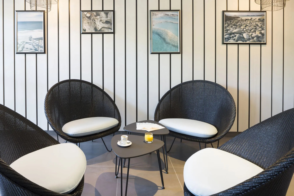 Logis Hôtel Les Pins - Opéralia