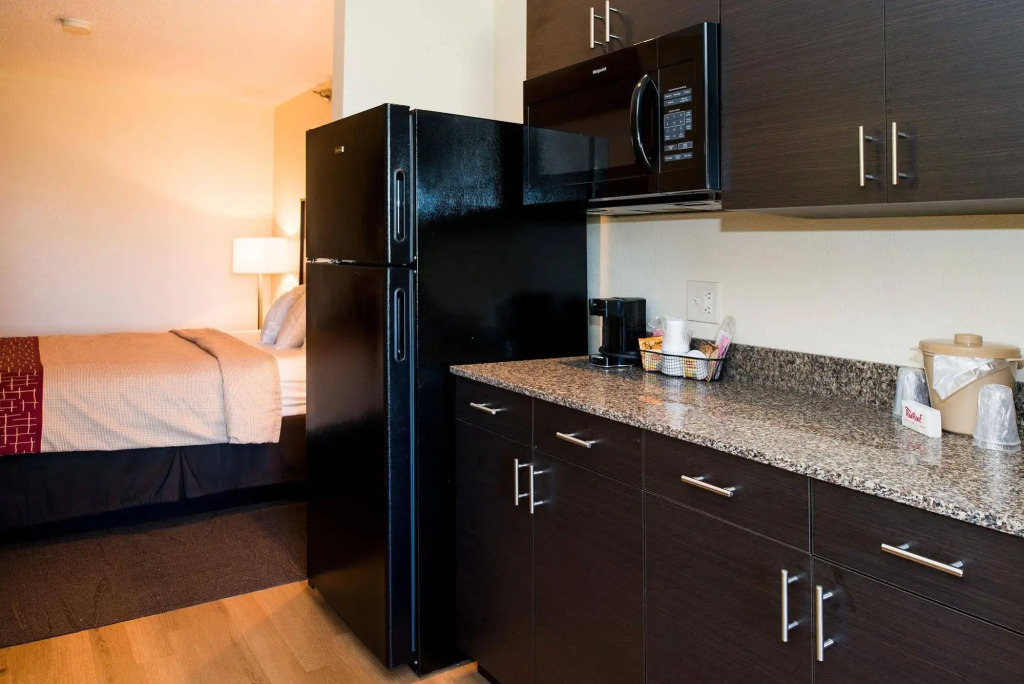 Red Roof Inn & Suites Omaha - Council Bluffs