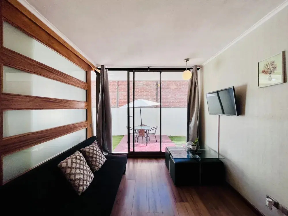 Urban Yard Bus Terminal Home Office Pool Wifi