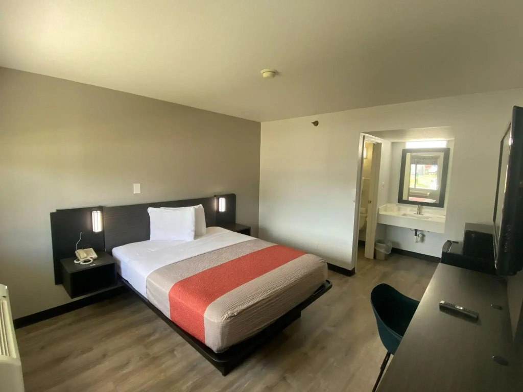 Motel 6-Windsor Locks, CT - Hartford