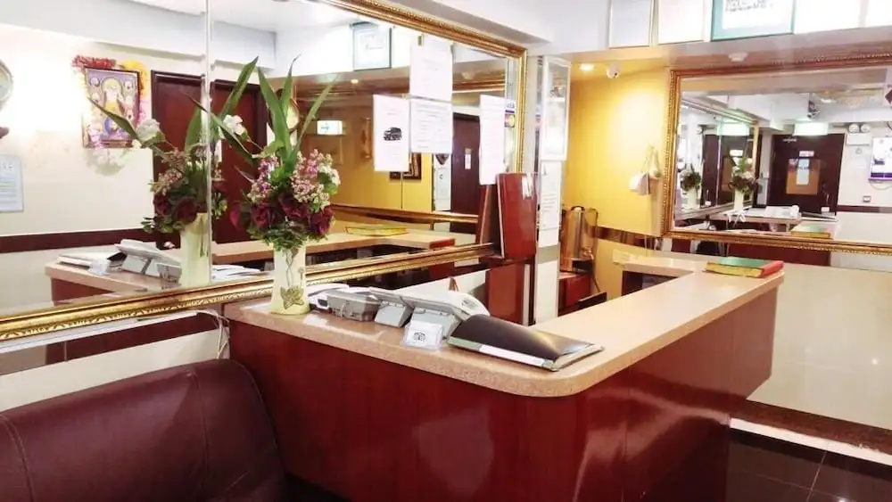 England Premier Backpackers Inn