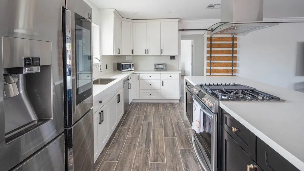 Spacious 4BR Near Old Town by WanderJaunt