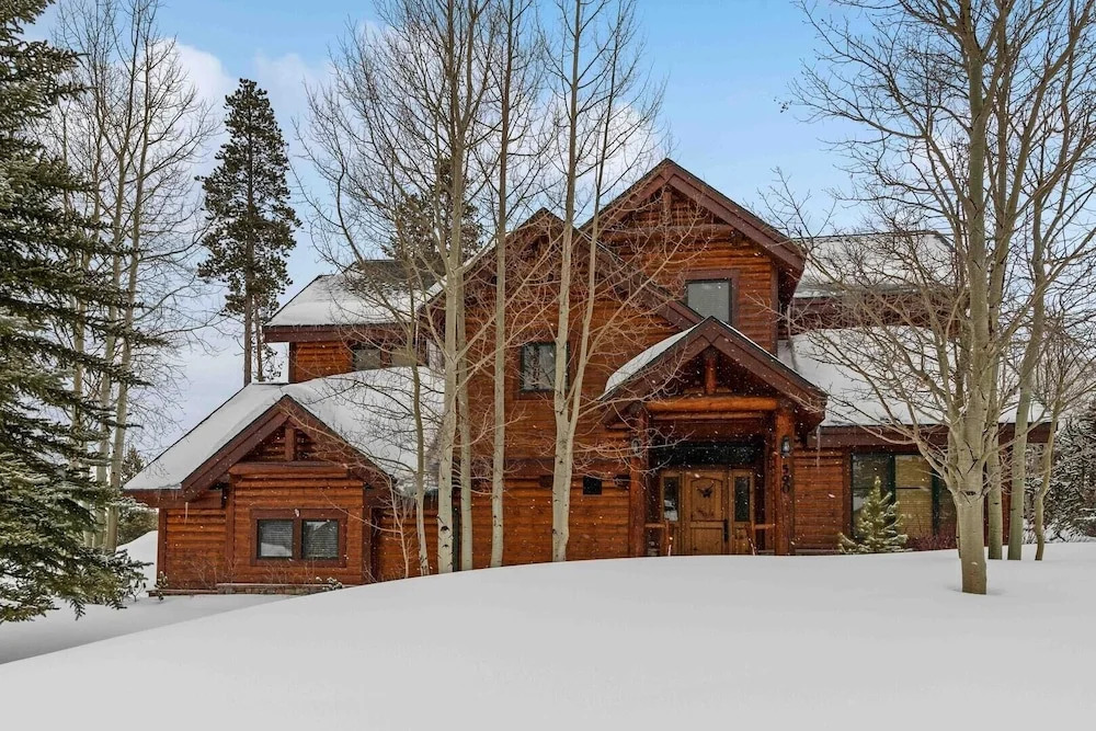 Waterdance House 4 Bedroom Home by RedAwning