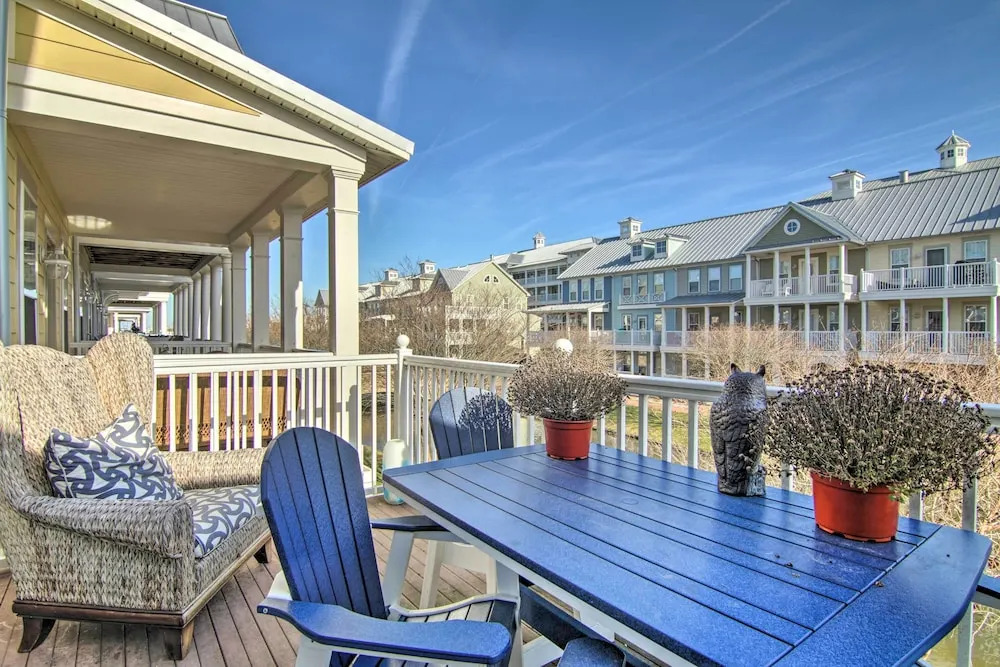 Resort-style Retreat w/ Beach Access in Ocean City