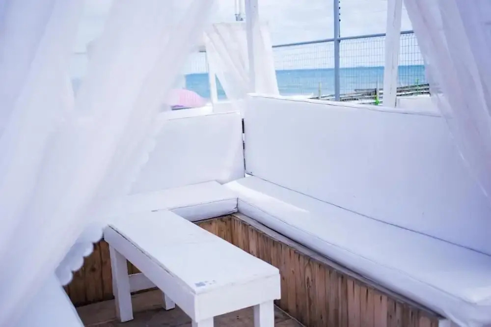 Blue Island Hotel And Suites