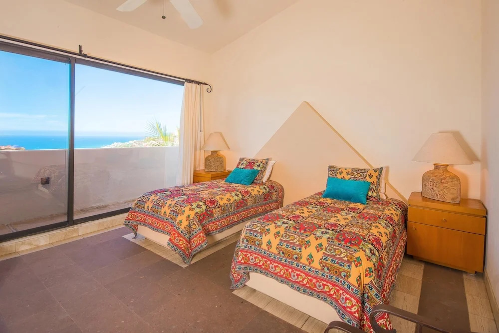 Gorgeous Ocean View Fits 17 Guests, Villa del Sol