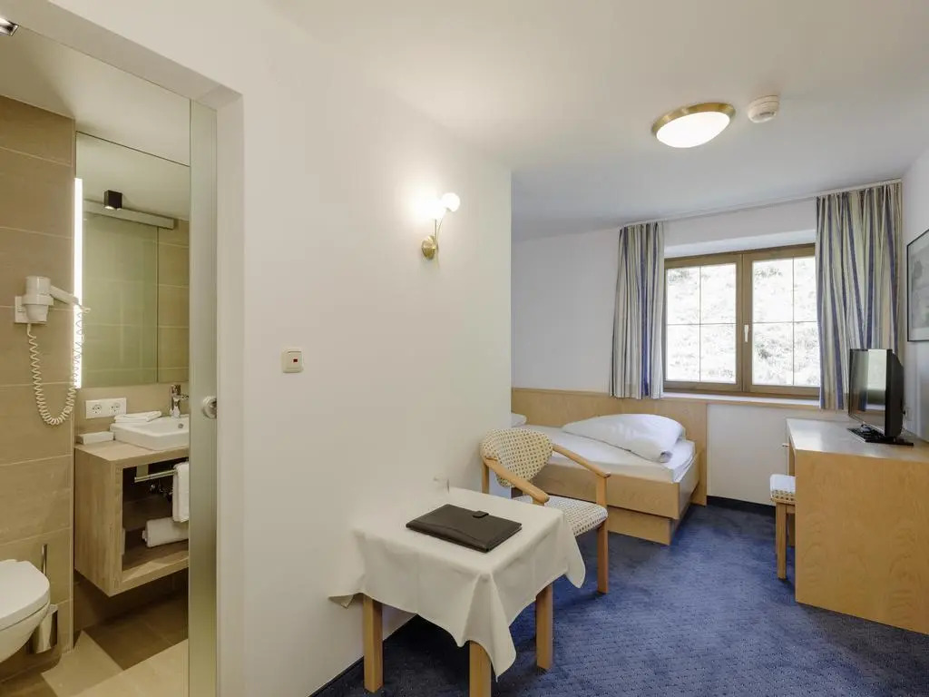 Quality Hosts Arlberg - Hotel Goldenes Kreuz B&B - Sommerkarte Premium inklusive