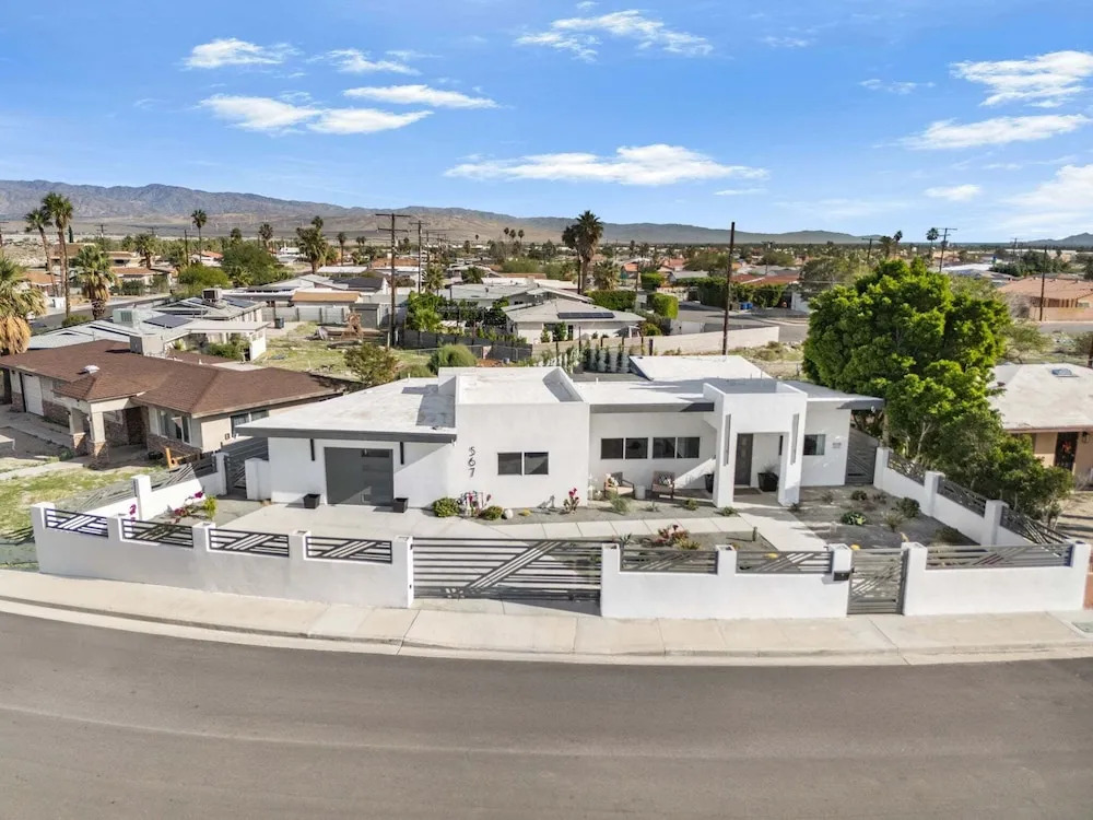 Sunview Escape, a Freshly Remodeled Retreat