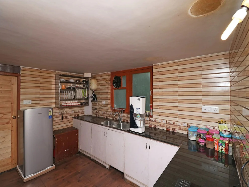 OYO 13724 Home Cosy Stay Near Mall Road