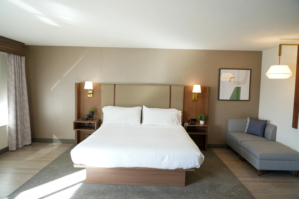 Holiday Inn & Suites Phoenix Airport by IHG