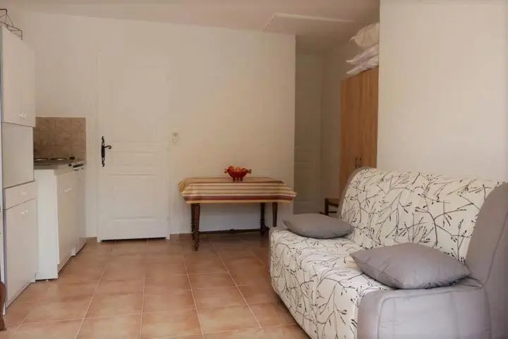 Studio dans villa entre mer et montagne