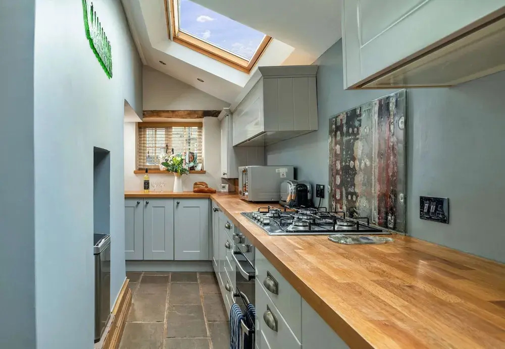 Cozy Cottage in the Heart of Buxton, No Deposit
