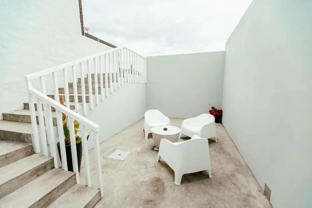 Aires Hostel