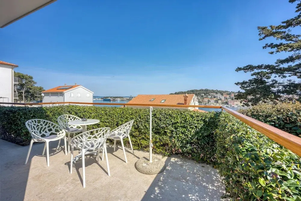 RR Losinj Harbour View Studio
