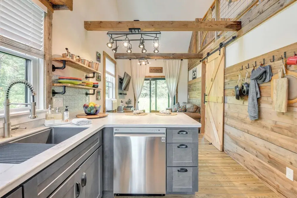 Historic Charm + Modern Luxury: 6 Mi to Stowe Mtn