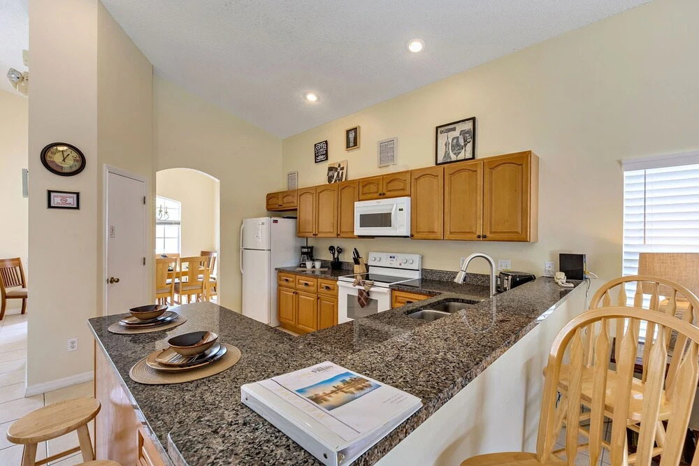 2 Downstairs Masters, 5 bed Pvt Pool Games Room