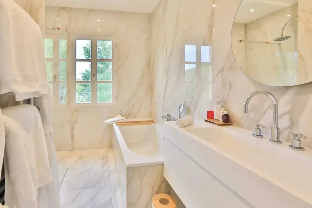 Magnificent Villa Overlooking the bay of Canebiers