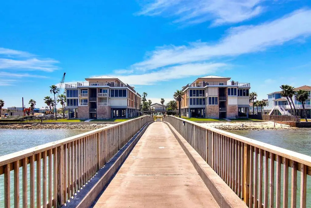 Channelview 215