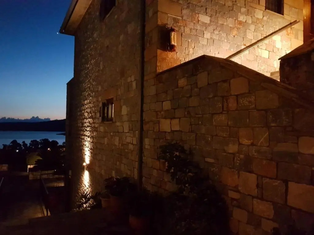Vardia Hotel