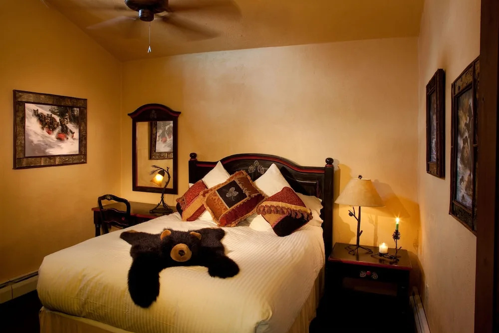 Alpine Village Suites