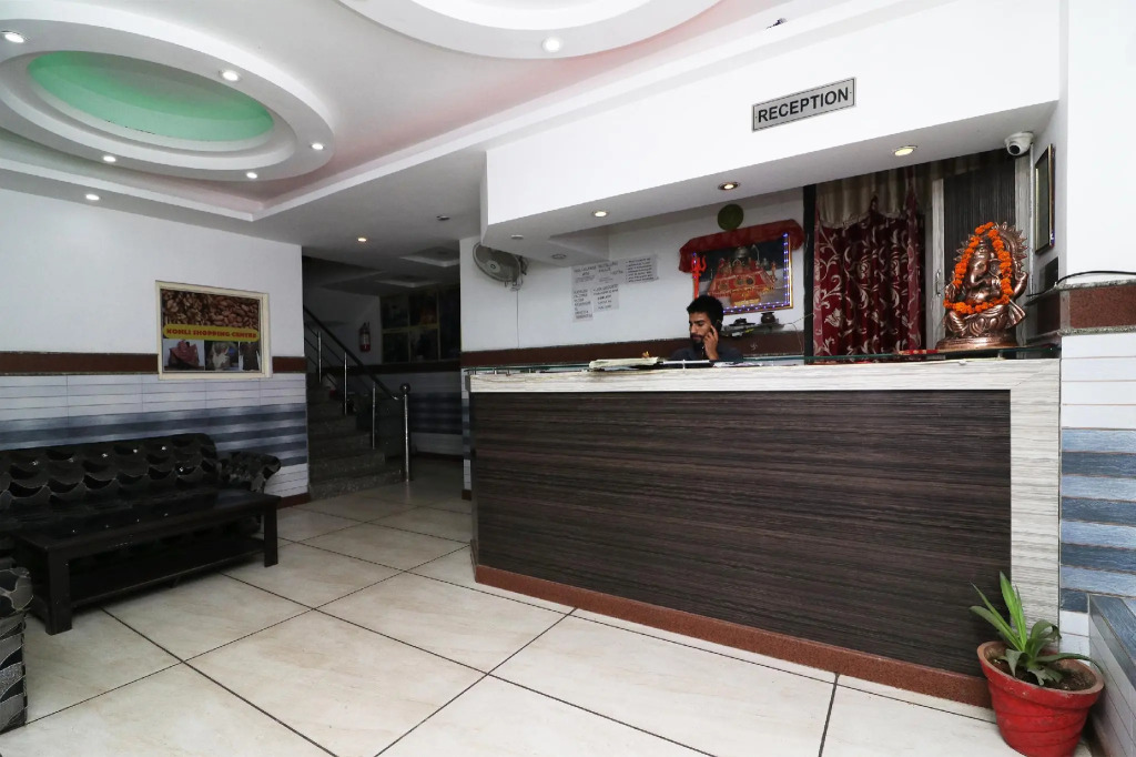 OYO 42647 Hotel Jmc