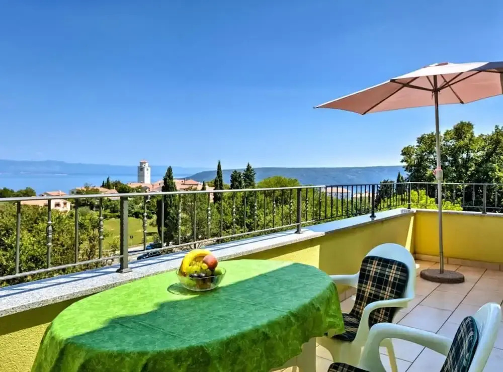 Wonderful Brsec Apartments with Sea View and Shared Pool