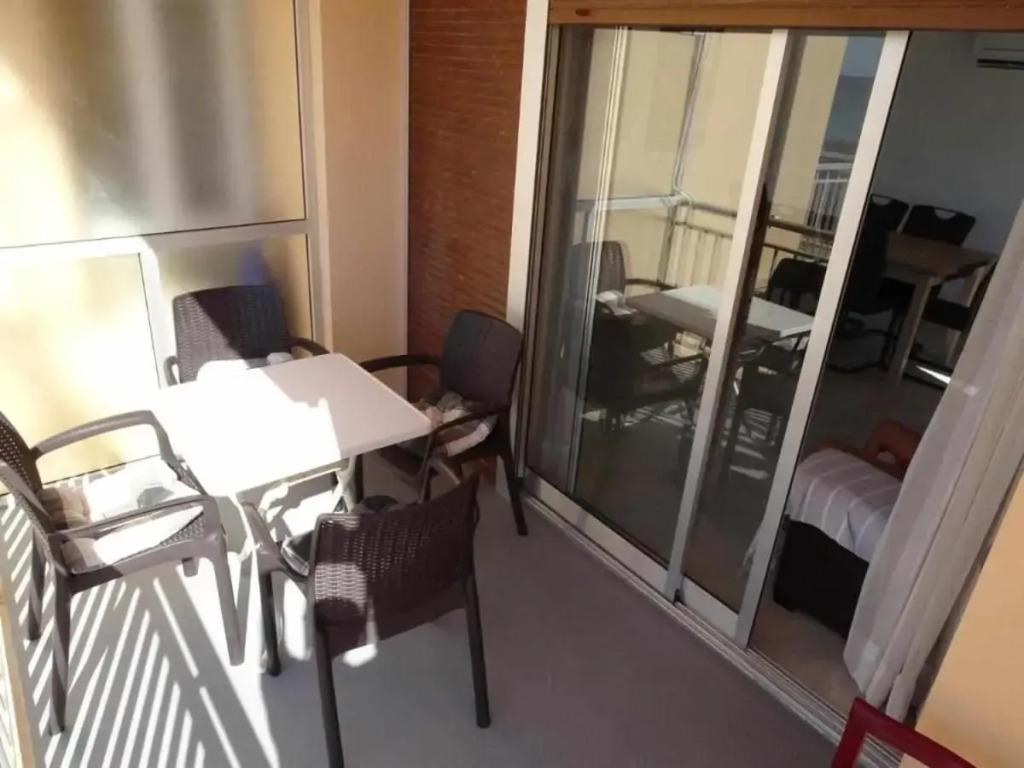 APARTAMENTOS EL SOL-Apartamento reformado a 20 metros del mar.