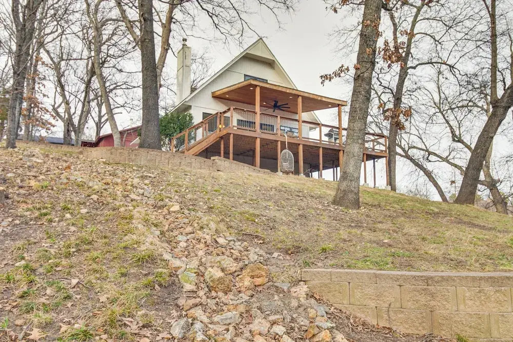 Deck + Kayaks: Grand Lake of the Cherokees Home