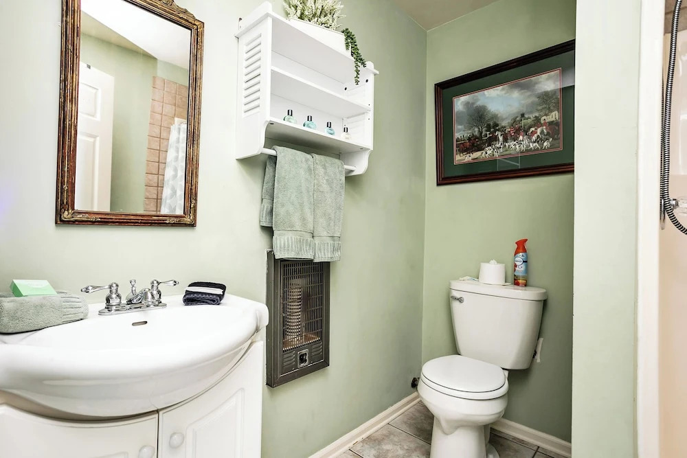 1851 Historic Maple Hill Manor B&B