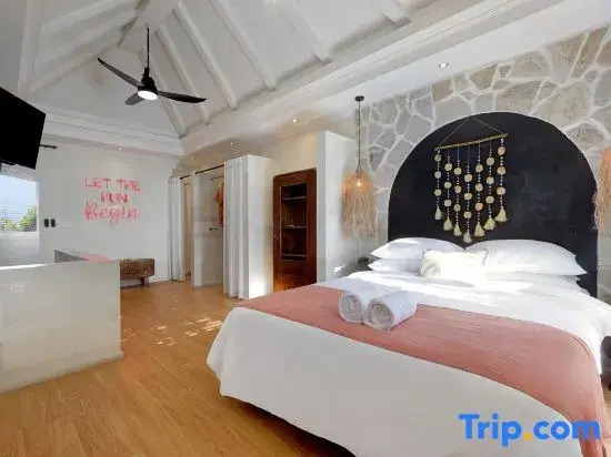 Private 1BR Designer Villa Central Canggu extra Office Room