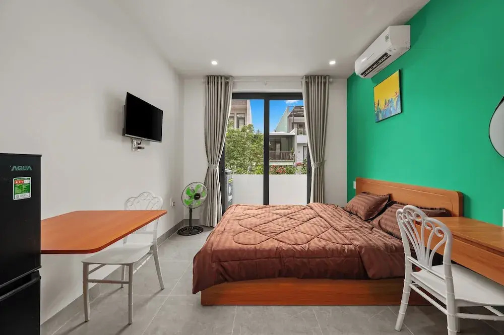 Saluton House