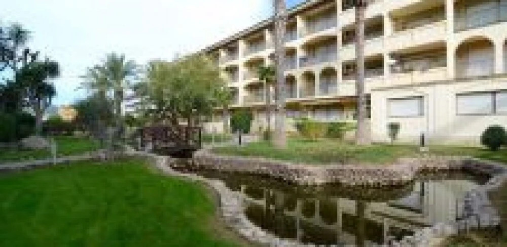 Apartamento con terraza cerca del centro