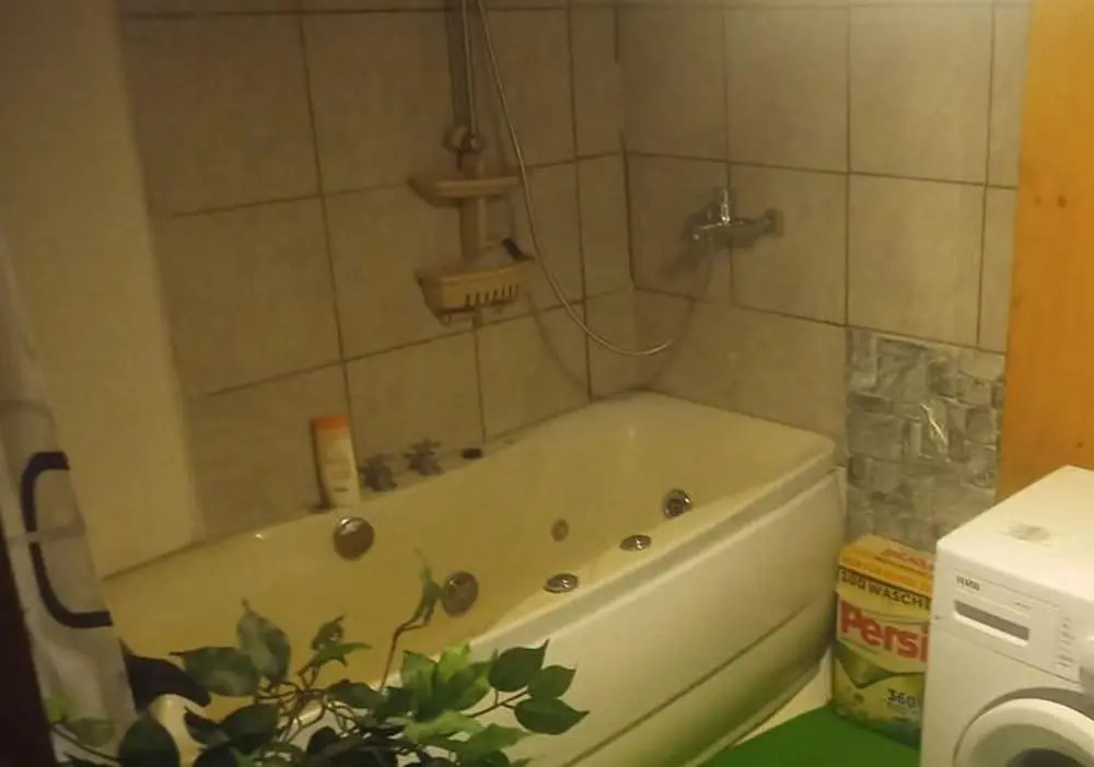 Ferienwohnung Sleeps 6 with Whirlpool