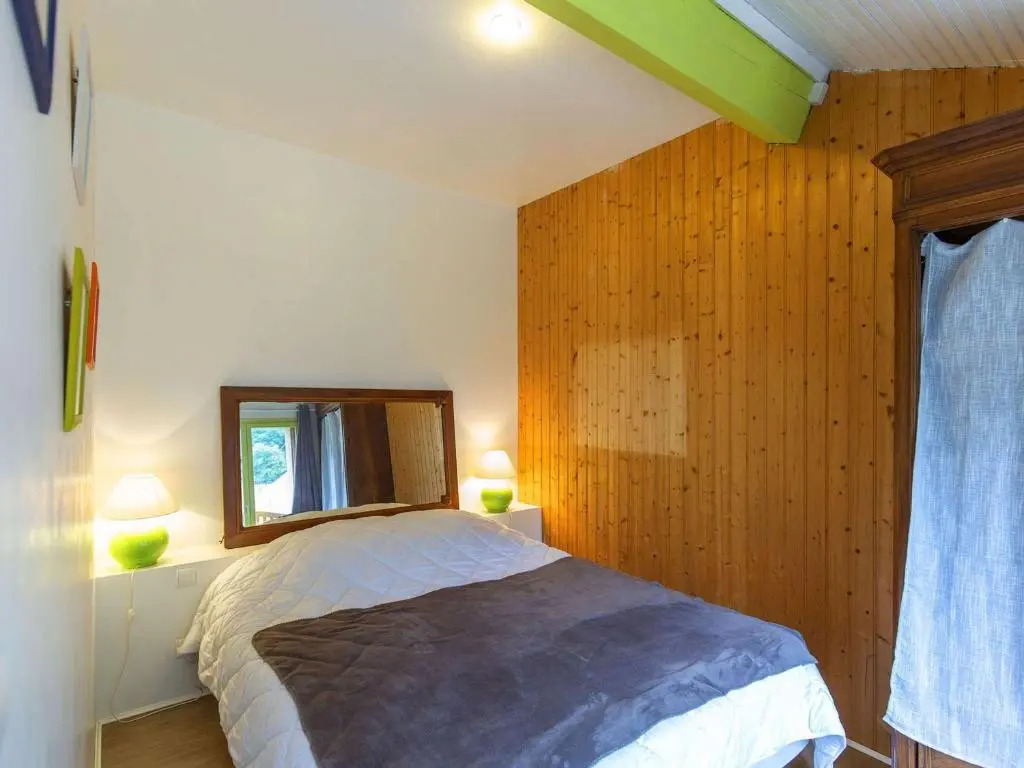 Maison au centre du village, cour privative, au calme, Wi-Fi, cheminée, idéale pour familles. - FR-1-401-234