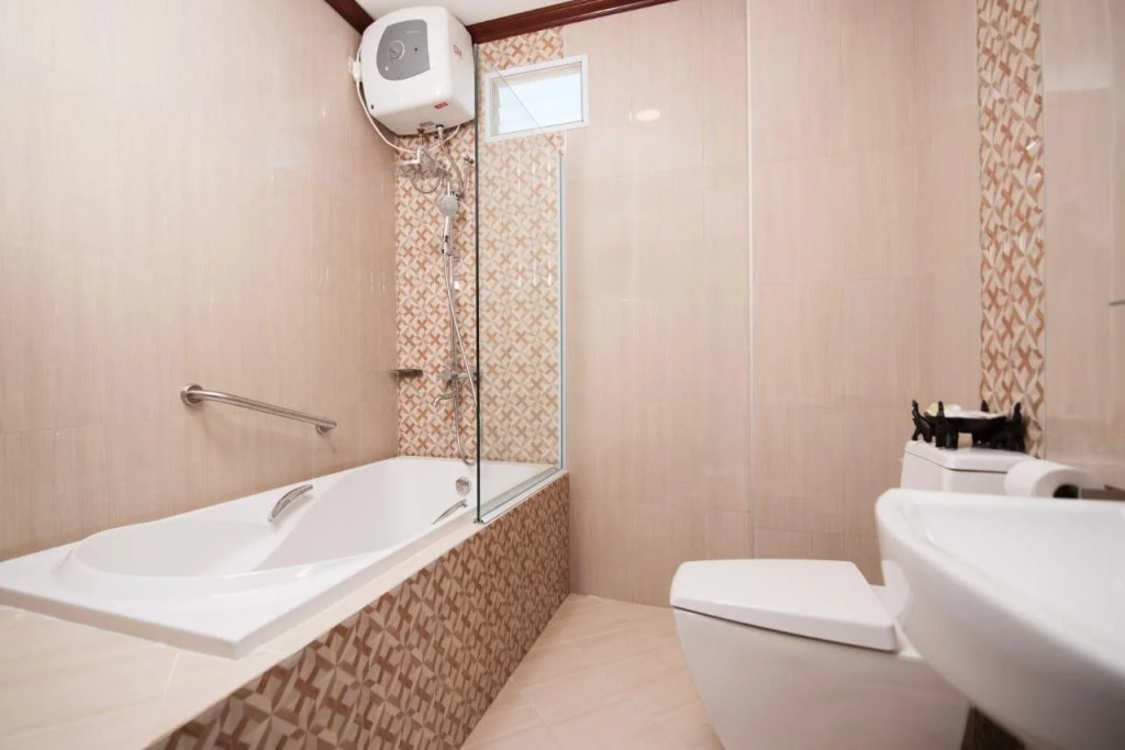 Manorom Chateau Hotel