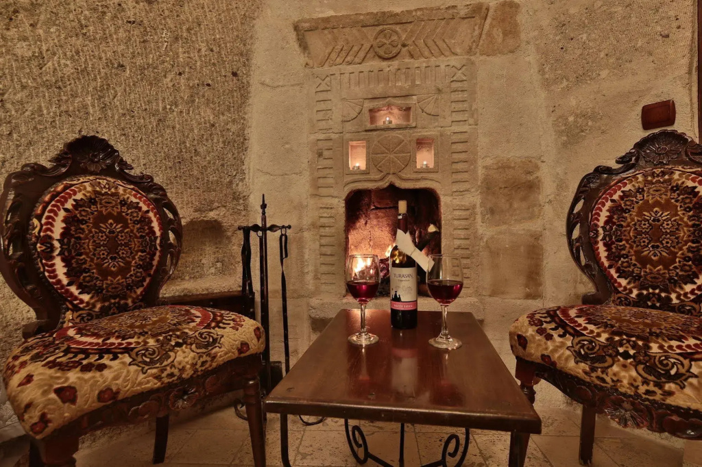 Travellers Cave Hotel
