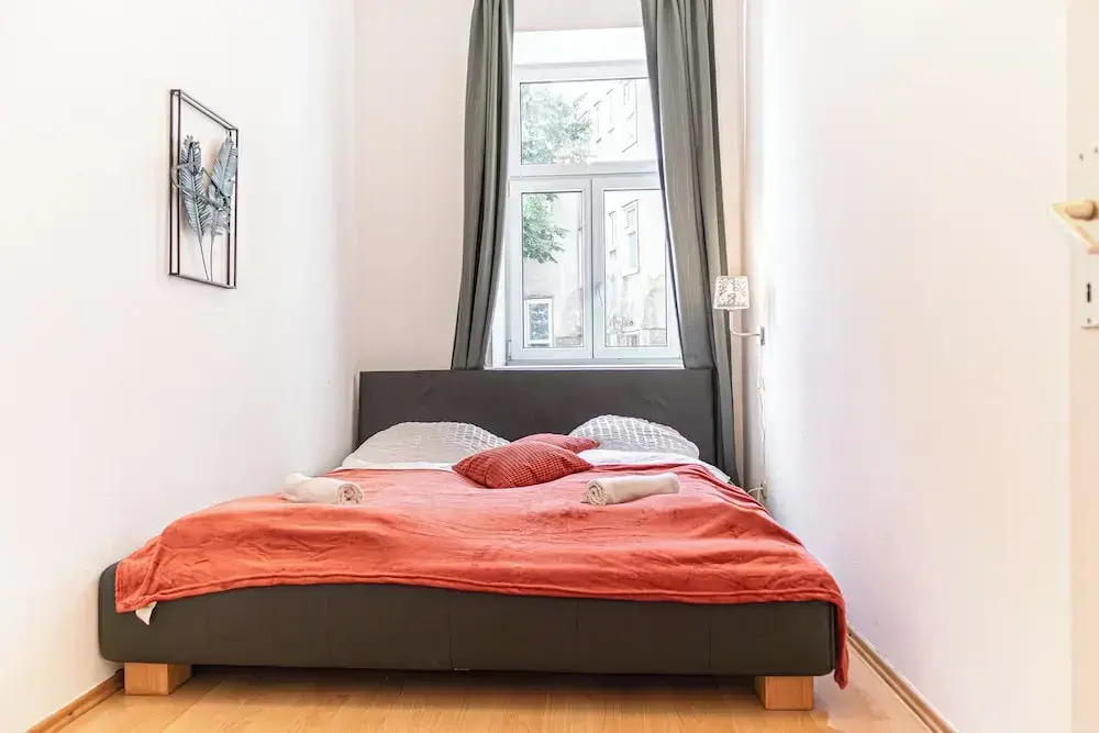 Basic 2BR Apt Near Westbahnhof