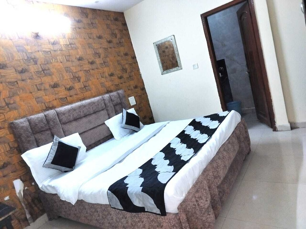 Green Snapper Hotel