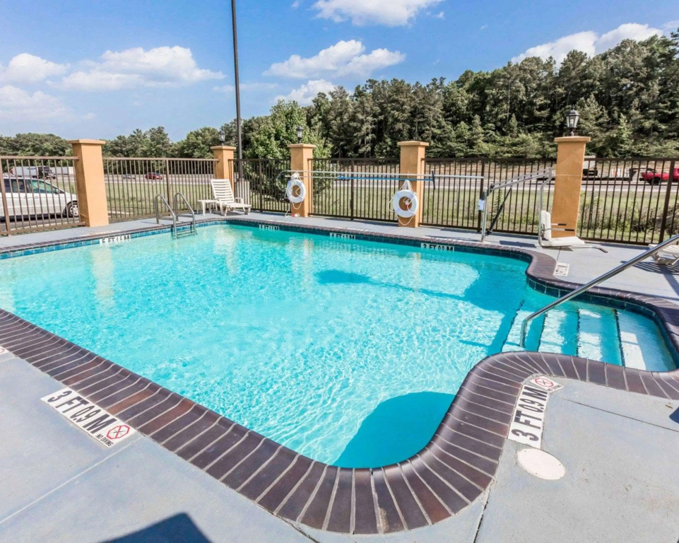 Comfort Suites Pell City near Logan Martin Lake