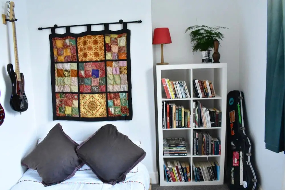 Contemporary 1 Bedroom Apartment With Indoor Cat for Company